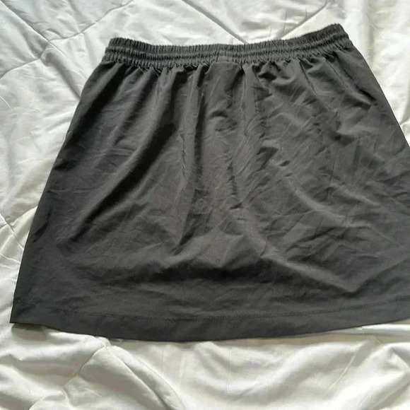 The North Face gray skirt size medium outdoors hiking pockets - Picture 7 of 7